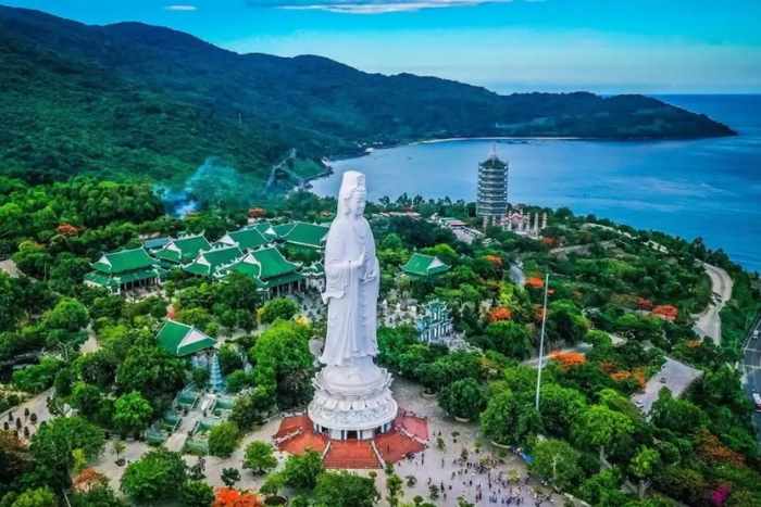 Choose Son Tra Peninsula in your Central Vietnam tour 